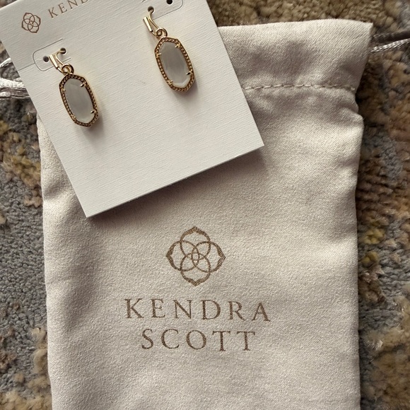 Kendra Scott Lee Gold drop earrings nwt - Picture 5 of 7
